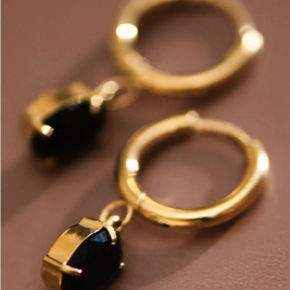 18K Gold Black Drop Earrings (2030)